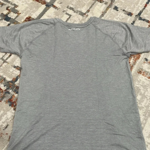 ALPHALETE HERO SEAMLESS TEE- SMOKE BOMB SIZE L - Picture 6 of 9